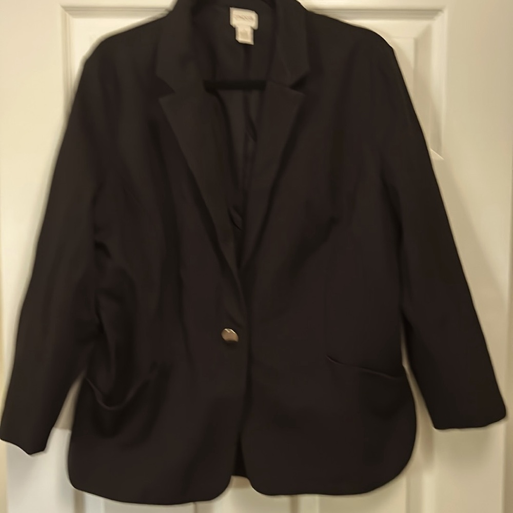 Fitted black blazer